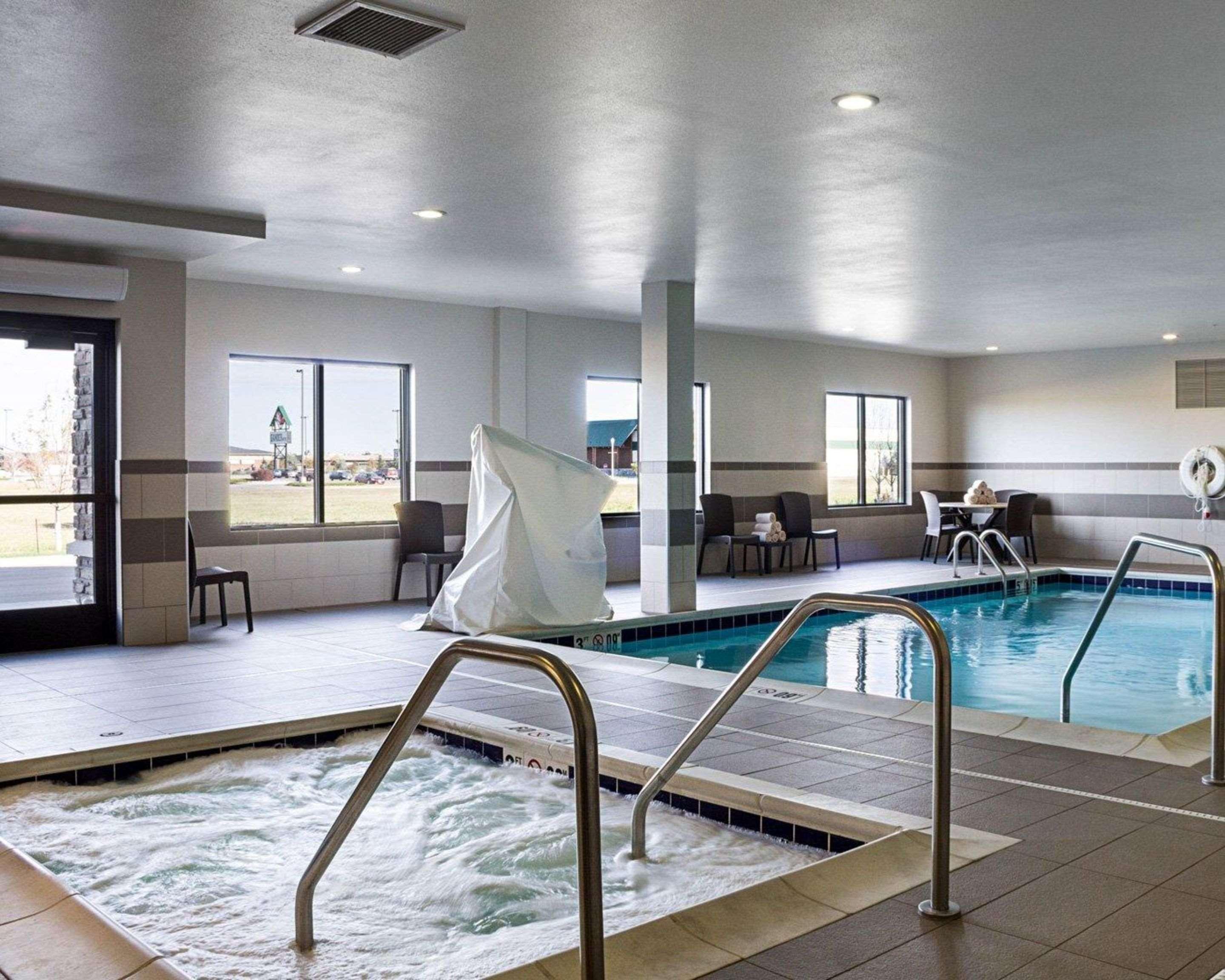 Comfort Suites Fargo Medical Center Extérieur photo