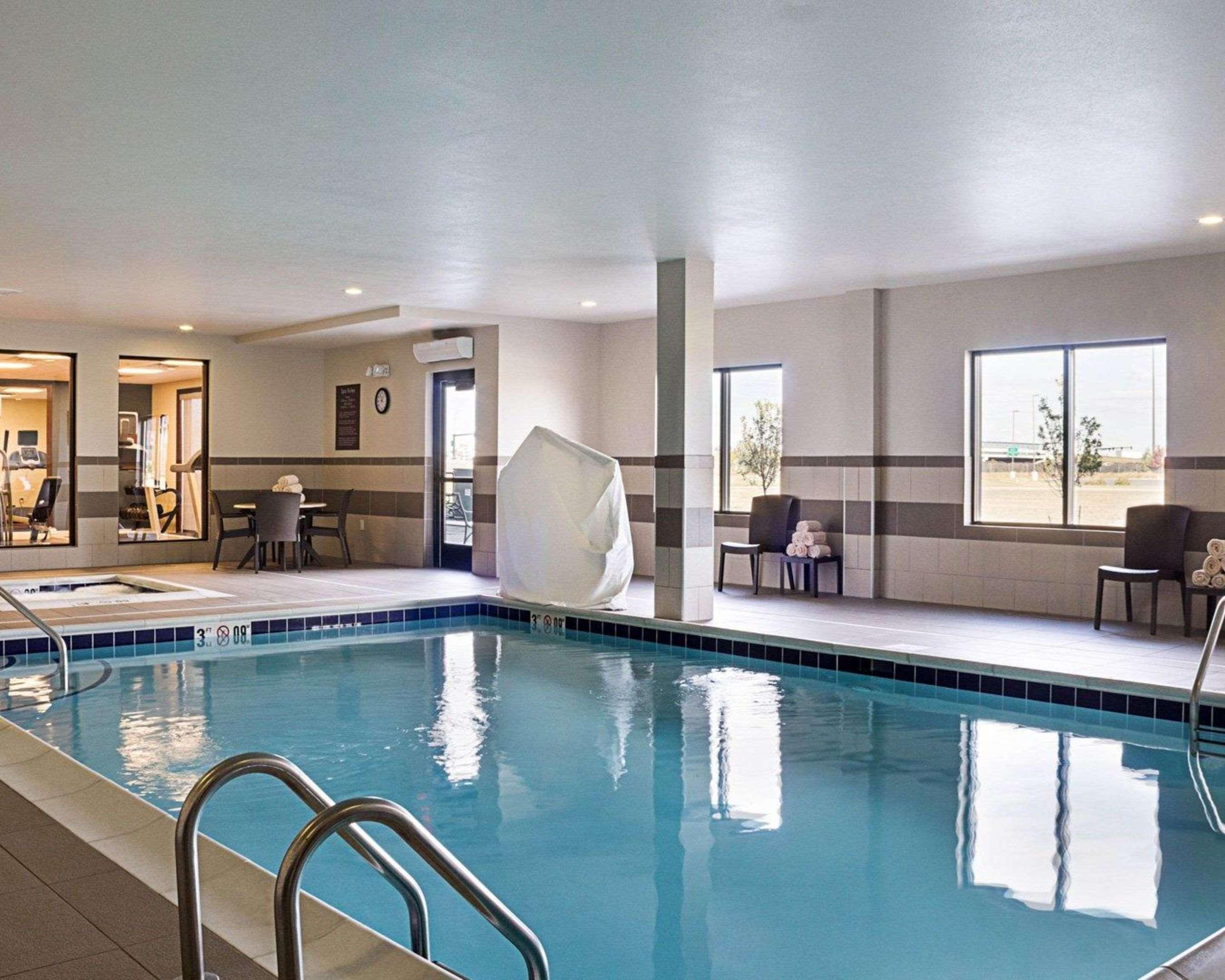 Comfort Suites Fargo Medical Center Extérieur photo